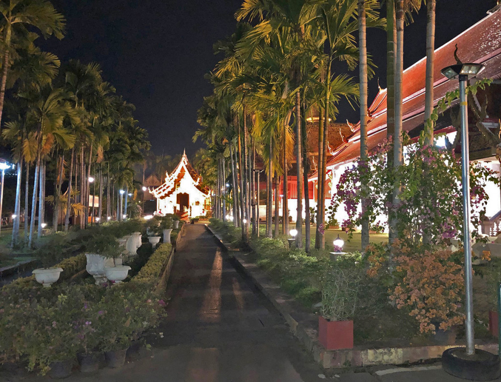The courtyard of Wat Pra Singh